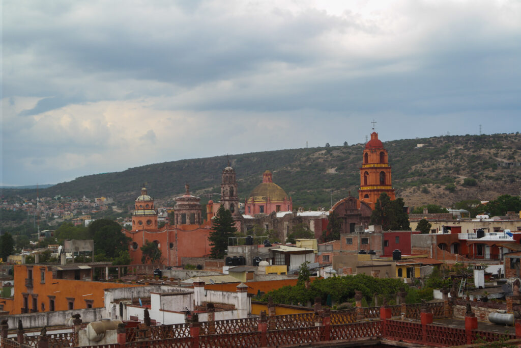 Vista de los templos del Oratorio y la Casa de Loreto.